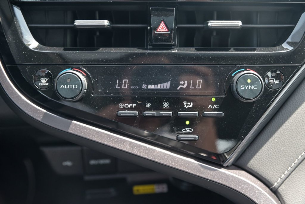 Toyota Camry HYBRIDE SE, APPLE CARPLAY, BANCS CHAUFFANTS 2023 à Sainte-Julie, Québec - 19 - w1024h768px