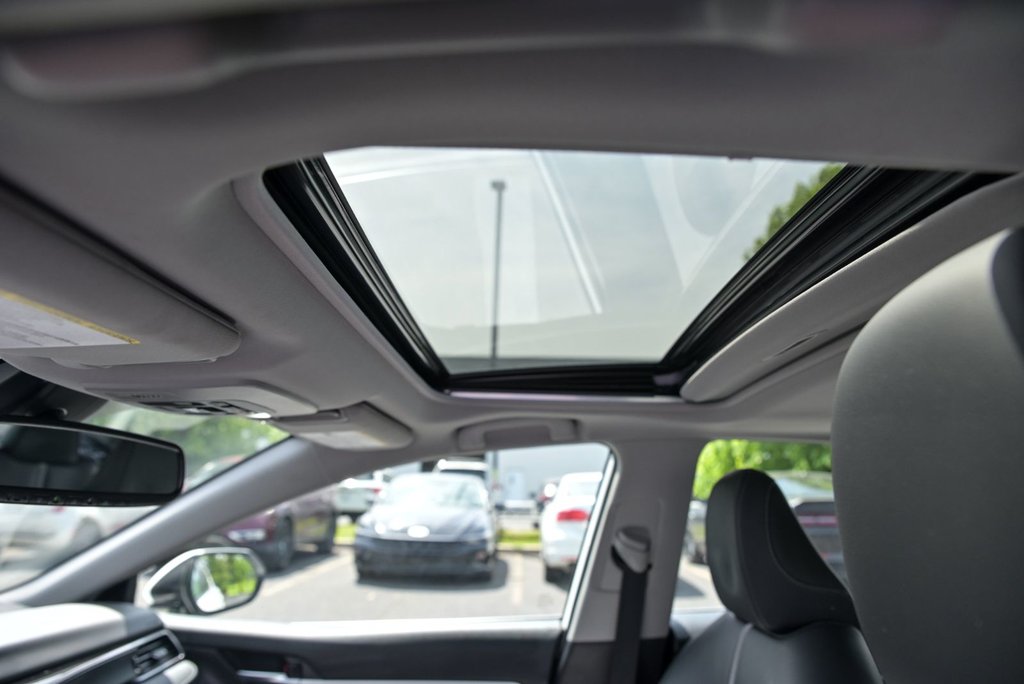 Toyota Camry HYBRIDE SE, APPLE CARPLAY, BANCS CHAUFFANTS 2023 à Sainte-Julie, Québec - 23 - w1024h768px