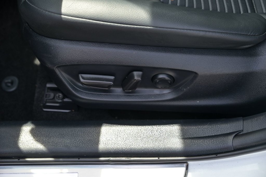 Toyota Camry HYBRIDE SE, APPLE CARPLAY, BANCS CHAUFFANTS 2023 à Sainte-Julie, Québec - 10 - w1024h768px