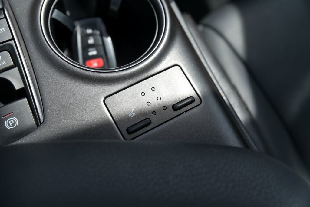 Toyota Camry HYBRIDE SE, APPLE CARPLAY, BANCS CHAUFFANTS 2023 à Sainte-Julie, Québec - 22 - w1024h768px