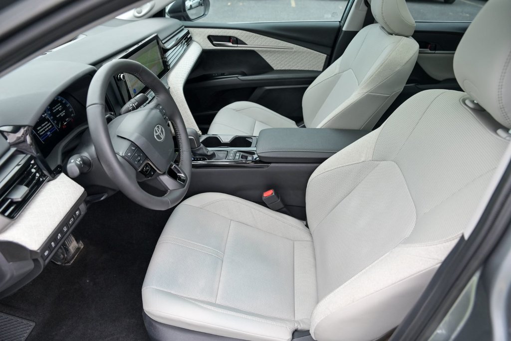 Toyota Camry XLE,Carplay, Bancs Chauffants 2025 à Sainte-Julie, Québec - 10 - w1024h768px