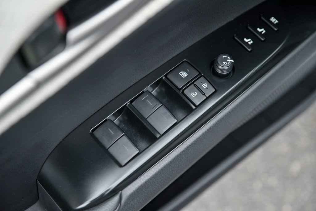 Toyota Camry XLE,Carplay, Bancs Chauffants 2025 à Sainte-Julie, Québec - 9 - w1024h768px