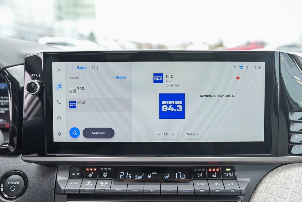 Toyota Camry XLE,Carplay, Bancs Chauffants 2025 à Sainte-Julie, Québec - 19 - w1024h768px