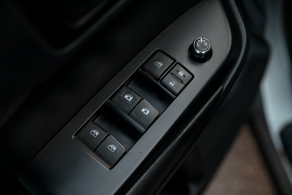 Toyota Highlander LE Bluetooth, caméra de recule, siège électrique 2016 à Sainte-Julie, Québec - 9 - w1024h768px