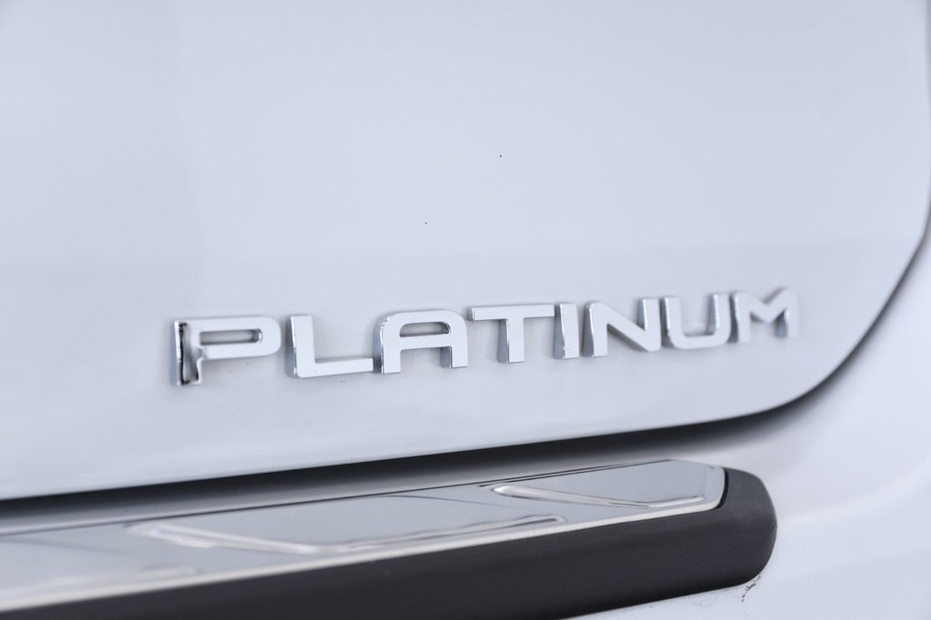 2022  Highlander Hybride Platinum AWD Cuir Toit pano JBL in Sainte-Julie, Quebec - 9 - w1024h768px