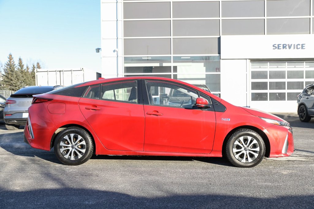 2020 Toyota PRIUS PRIME Upgrade Cuir Sièges chauffants Navi Carplay in Sainte-Julie, Quebec - 4 - w1024h768px