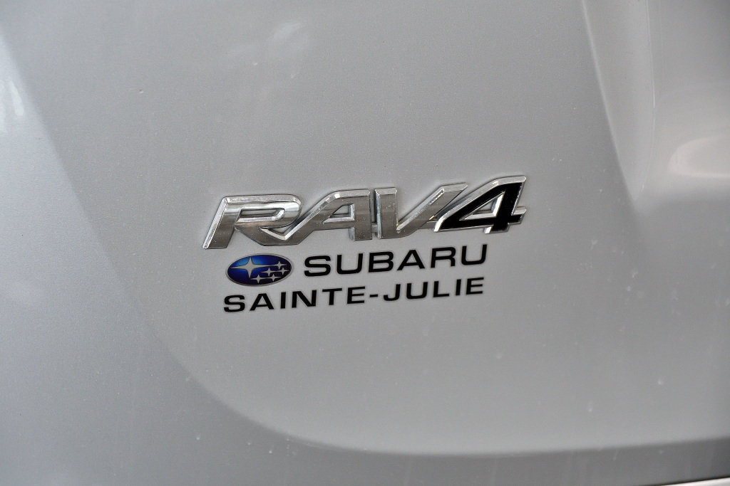 2016  RAV4 Hybrid XLE AWD Sièges chauffants Toit Ouvrant in Sainte-Julie, Quebec - 8 - w1024h768px