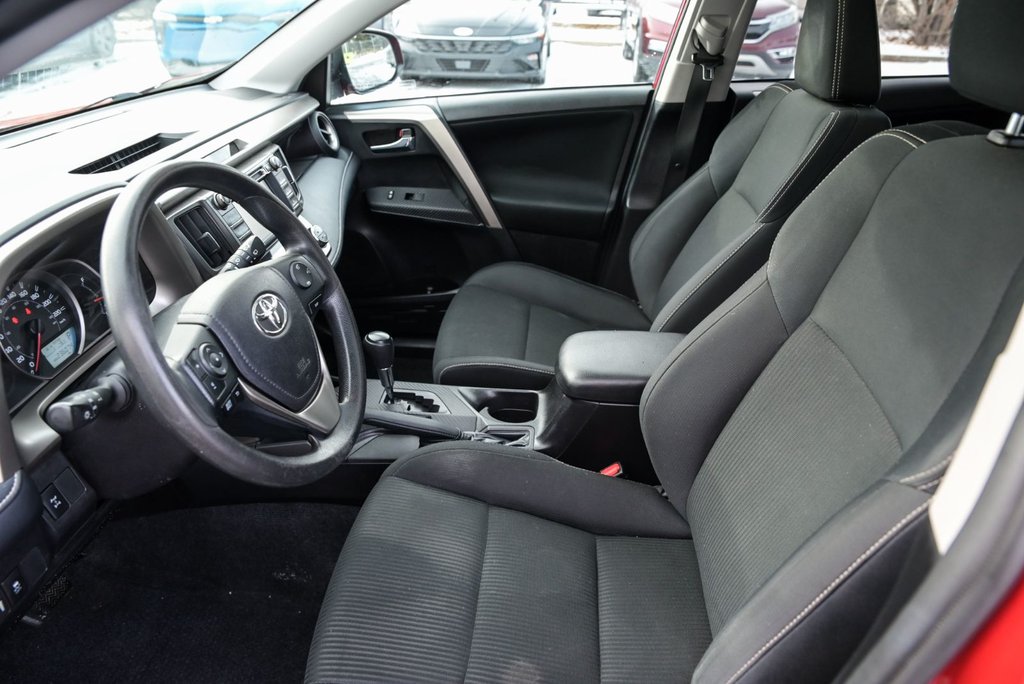 Toyota RAV4 XLE 2014 à Sainte-Julie, Québec - 10 - w1024h768px