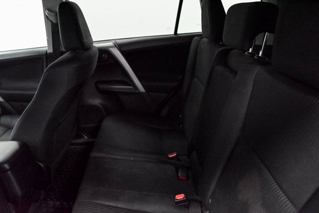 2016 Toyota RAV4 LE, AWD, Sièges Chauffants, Caméra de Recul in Sainte-Julie, Quebec - 18 - w1024h768px