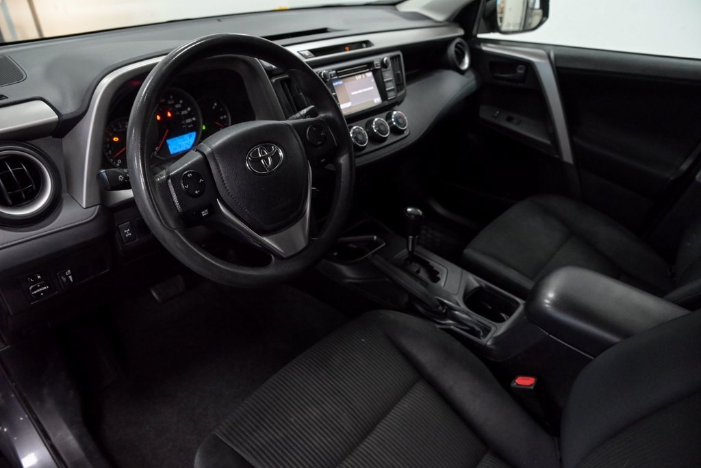2016 Toyota RAV4 LE, AWD, Sièges Chauffants, Caméra de Recul in Sainte-Julie, Quebec - 10 - w1024h768px