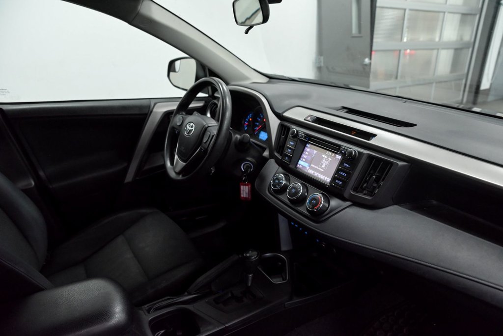 2016 Toyota RAV4 LE, AWD, Sièges Chauffants, Caméra de Recul in Sainte-Julie, Quebec - 20 - w1024h768px