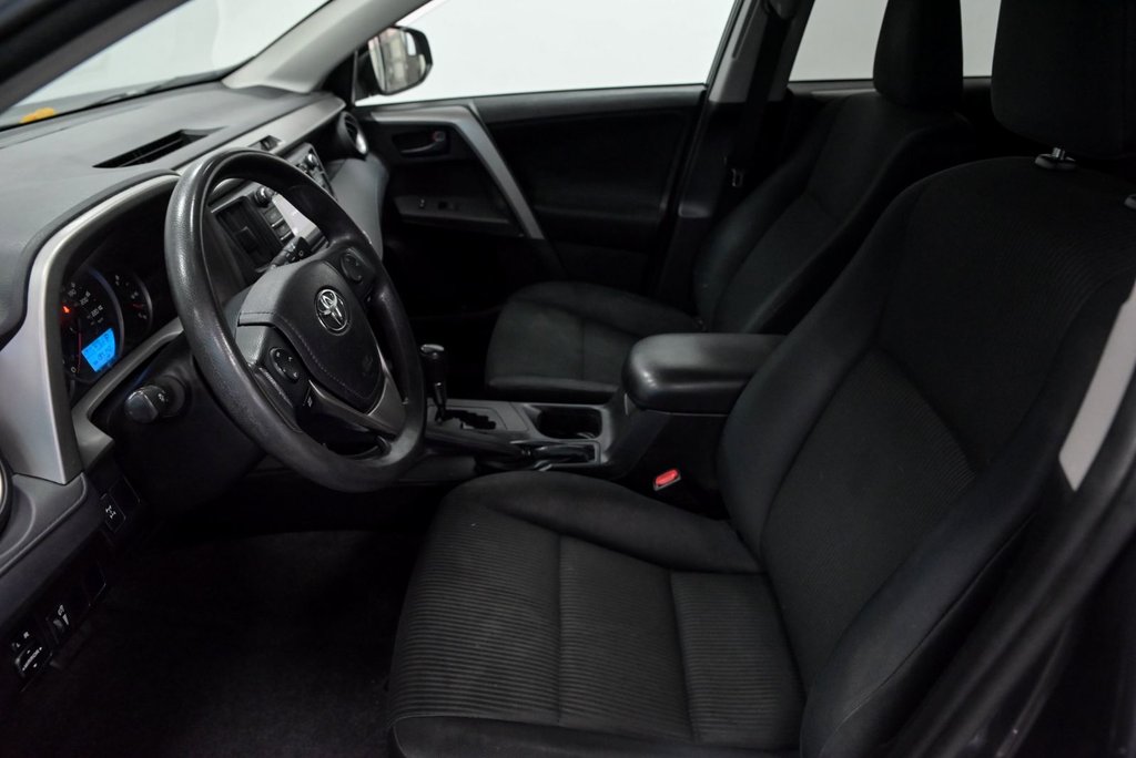 2016 Toyota RAV4 LE, AWD, Sièges Chauffants, Caméra de Recul in Sainte-Julie, Quebec - 8 - w1024h768px