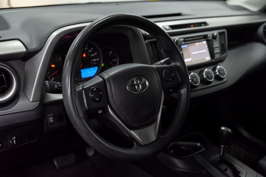 2016 Toyota RAV4 LE, AWD, Sièges Chauffants, Caméra de Recul in Sainte-Julie, Quebec - 9 - w1024h768px