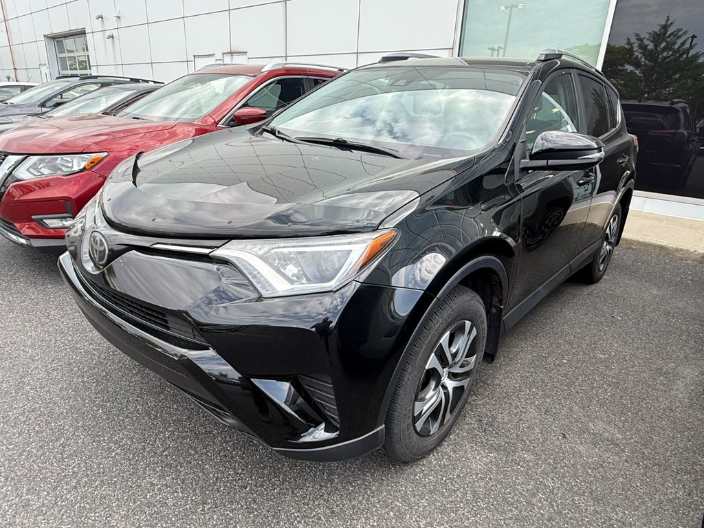 2017 Toyota RAV4 LE in Sainte-Julie, Quebec - 1 - w1024h768px