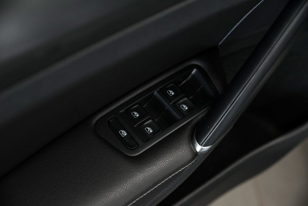 2019 Volkswagen GOLF SPORTWAGEN Highline Cuir Toit pano Sièges chauffants in Sainte-Julie, Quebec - 8 - w1024h768px