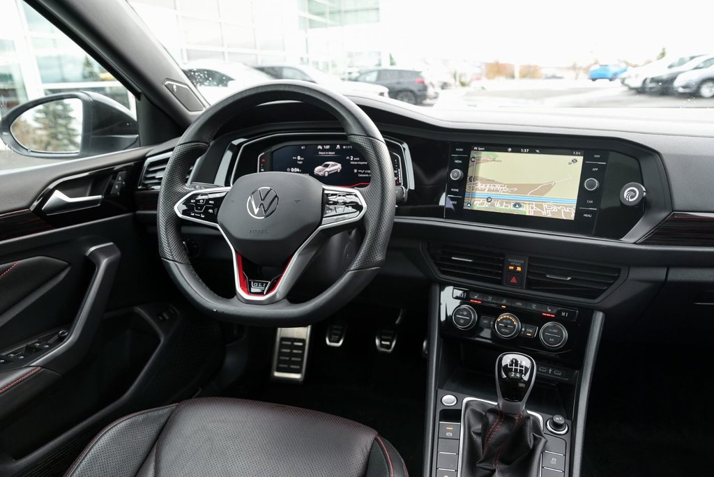 Volkswagen Jetta GLI Manuelle, Système de son Beats, Cuir, Toit ouvrant 2024 à Sainte-Julie, Québec - 24 - w1024h768px