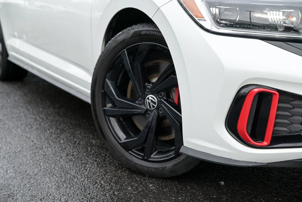 Volkswagen Jetta GLI Manuelle, Système de son Beats, Cuir, Toit ouvrant 2024 à Sainte-Julie, Québec - 3 - w1024h768px