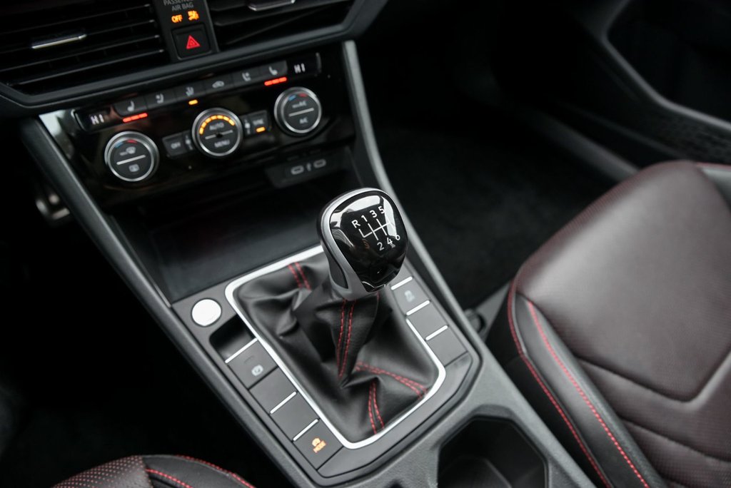 Volkswagen Jetta GLI Manuelle, Système de son Beats, Cuir, Toit ouvrant 2024 à Sainte-Julie, Québec - 21 - w1024h768px