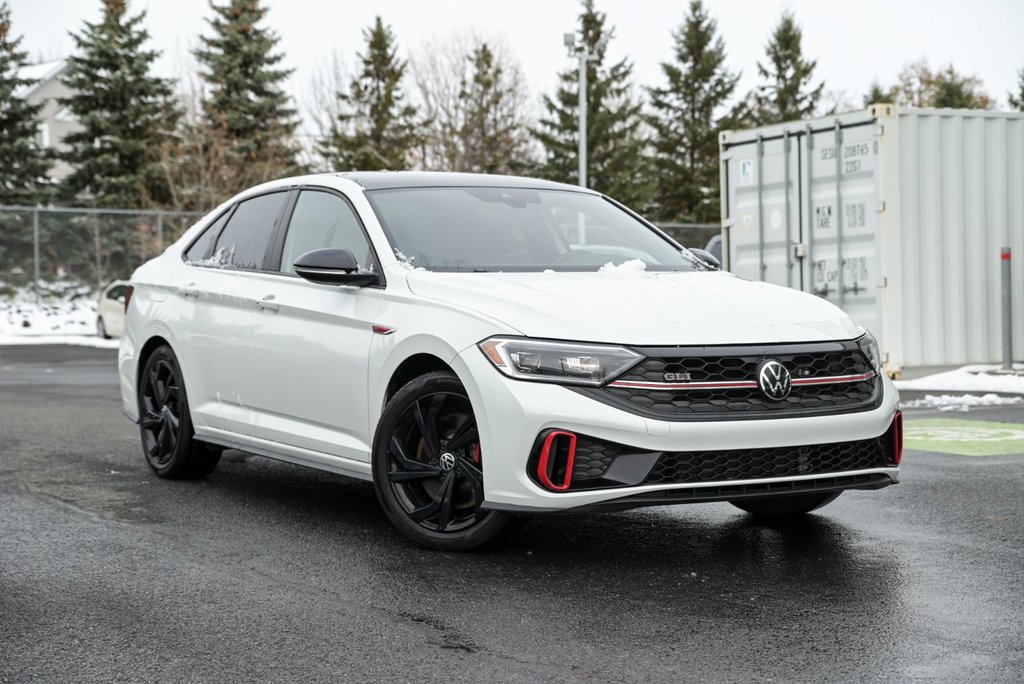 Volkswagen Jetta GLI Manuelle, Système de son Beats, Cuir, Toit ouvrant 2024 à Sainte-Julie, Québec - 1 - w1024h768px