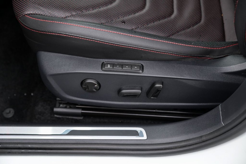 Volkswagen Jetta GLI Manuelle, Système de son Beats, Cuir, Toit ouvrant 2024 à Sainte-Julie, Québec - 10 - w1024h768px