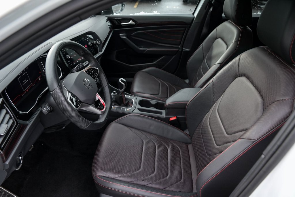Volkswagen Jetta GLI Manuelle, Système de son Beats, Cuir, Toit ouvrant 2024 à Sainte-Julie, Québec - 9 - w1024h768px