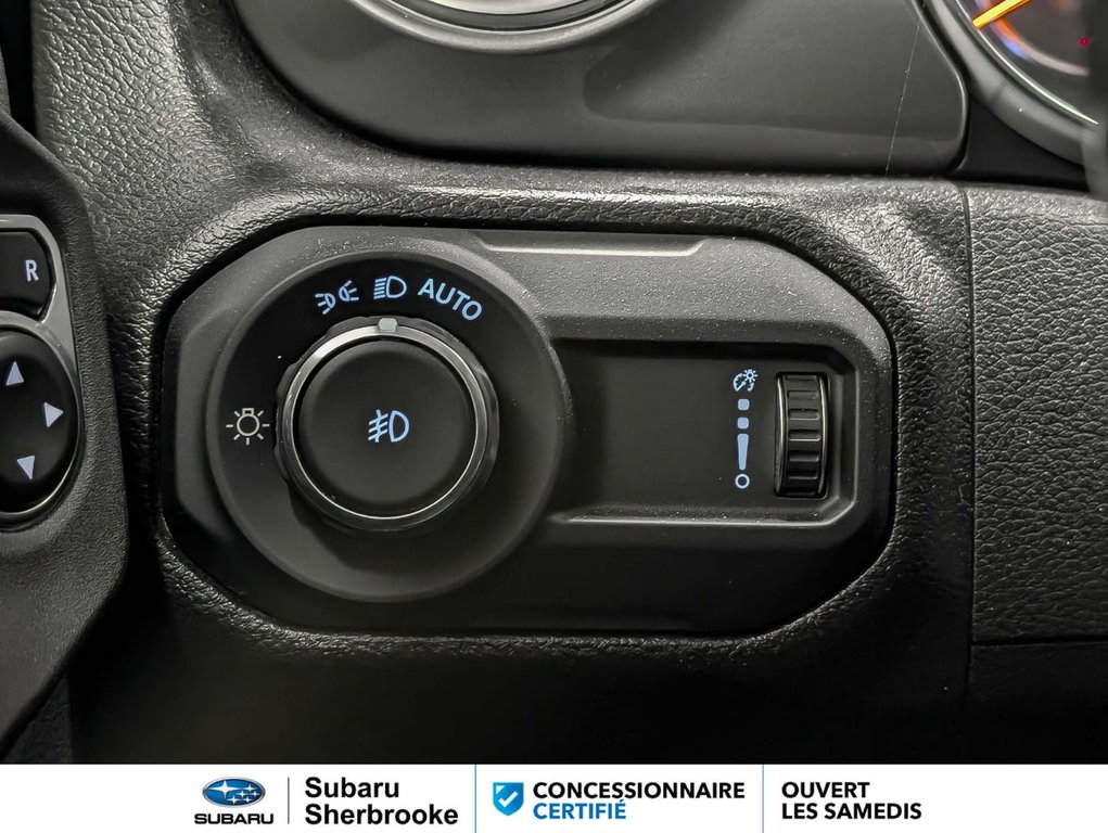 2023 Jeep Wrangler Sahara in Sherbrooke, Quebec - 17 - w1024h768px