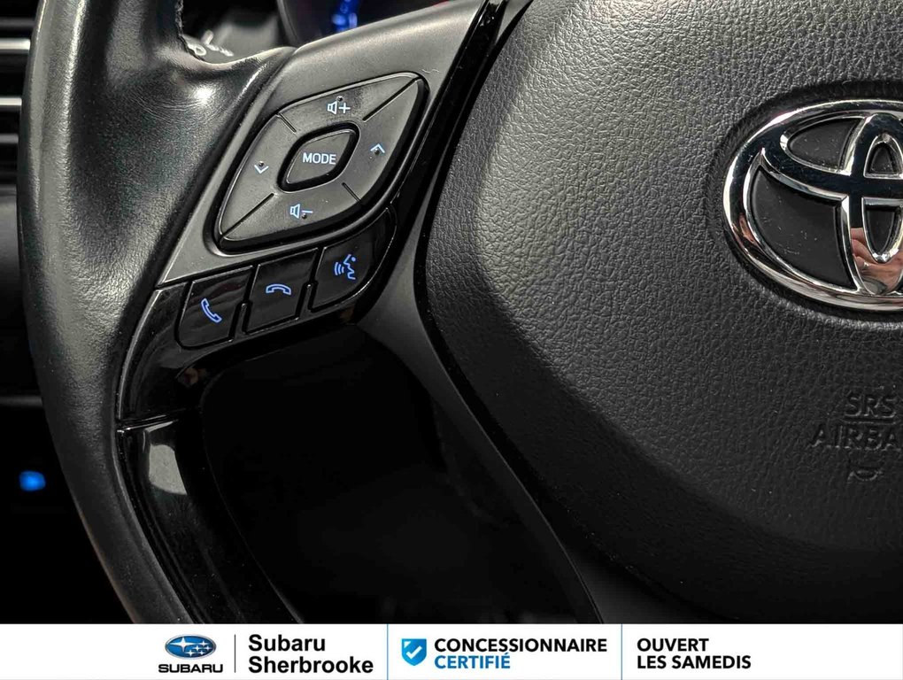 2018 Toyota C-HR XLE in Sherbrooke, Quebec - 13 - w1024h768px
