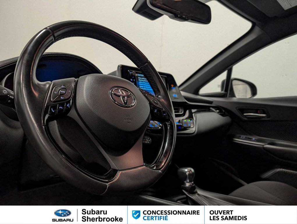 2018 Toyota C-HR XLE in Sherbrooke, Quebec - 7 - w1024h768px