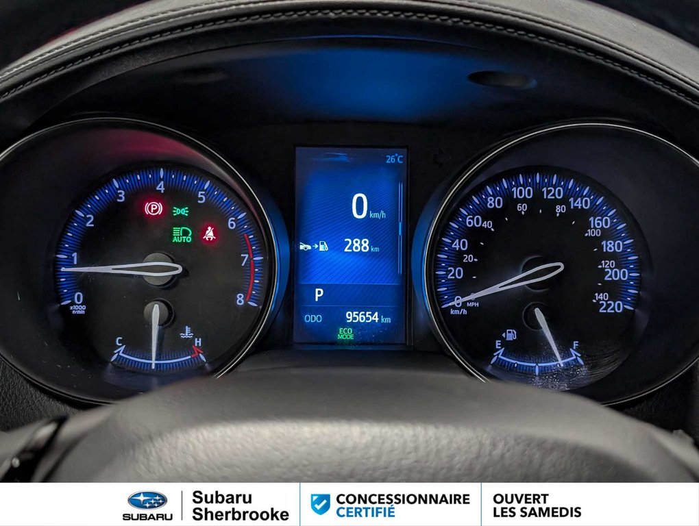 2018 Toyota C-HR XLE in Sherbrooke, Quebec - 16 - w1024h768px