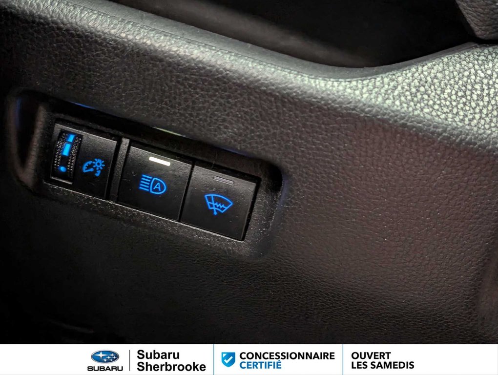 2022 Toyota RAV4 LE in Sherbrooke, Quebec - 17 - w1024h768px
