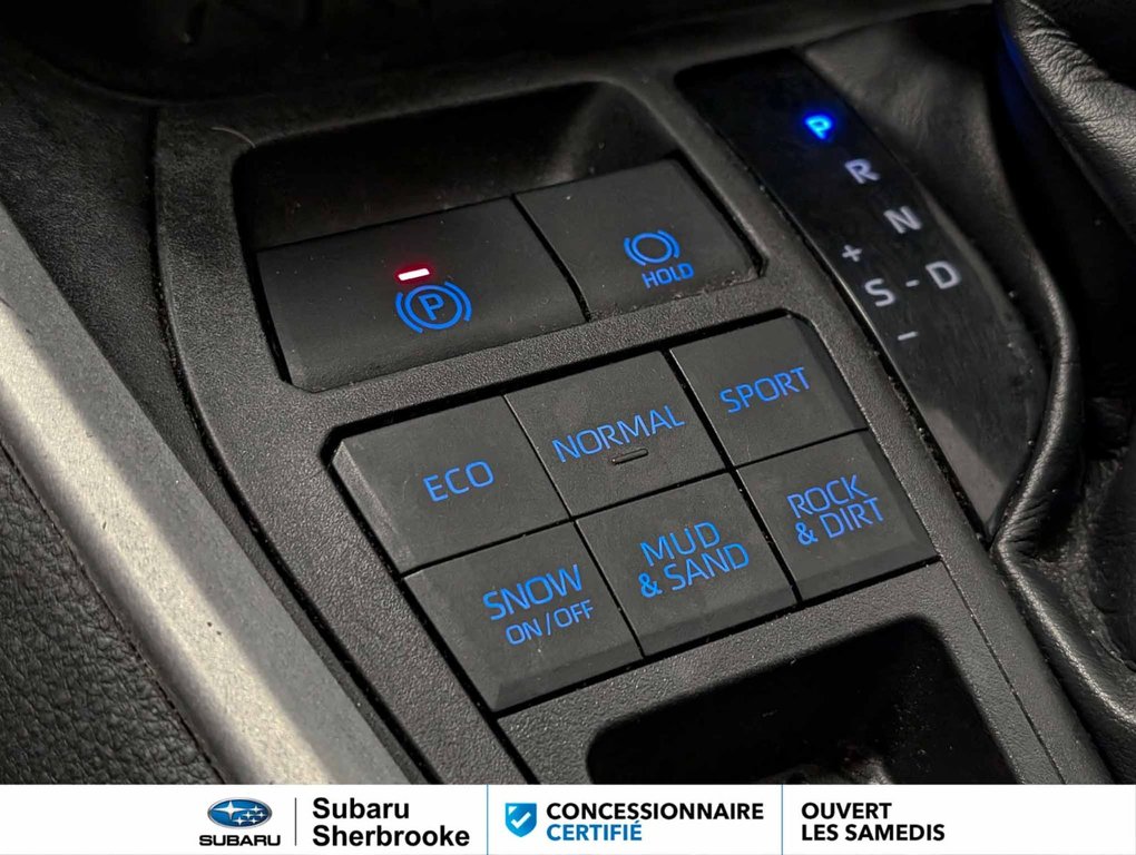 2022 Toyota RAV4 LE in Sherbrooke, Quebec - 13 - w1024h768px