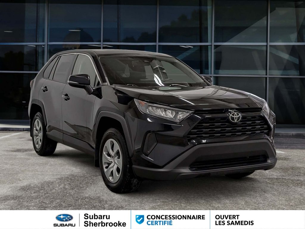 2022 Toyota RAV4 LE in Sherbrooke, Quebec - 5 - w1024h768px