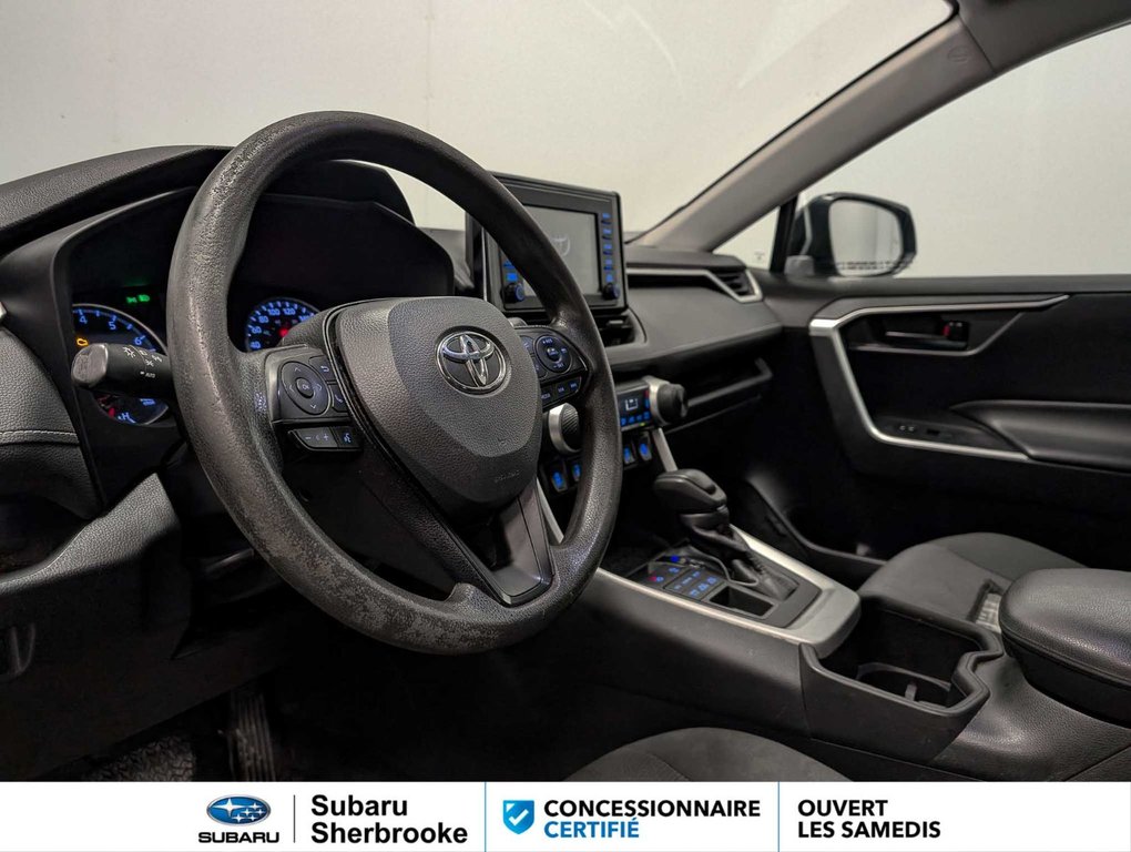 2022 Toyota RAV4 LE in Sherbrooke, Quebec - 8 - w1024h768px