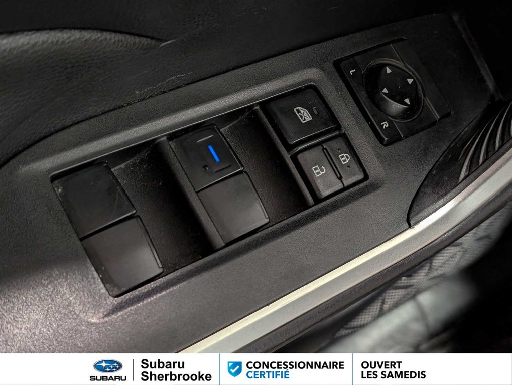 2022 Toyota RAV4 LE in Sherbrooke, Quebec - 16 - w1024h768px