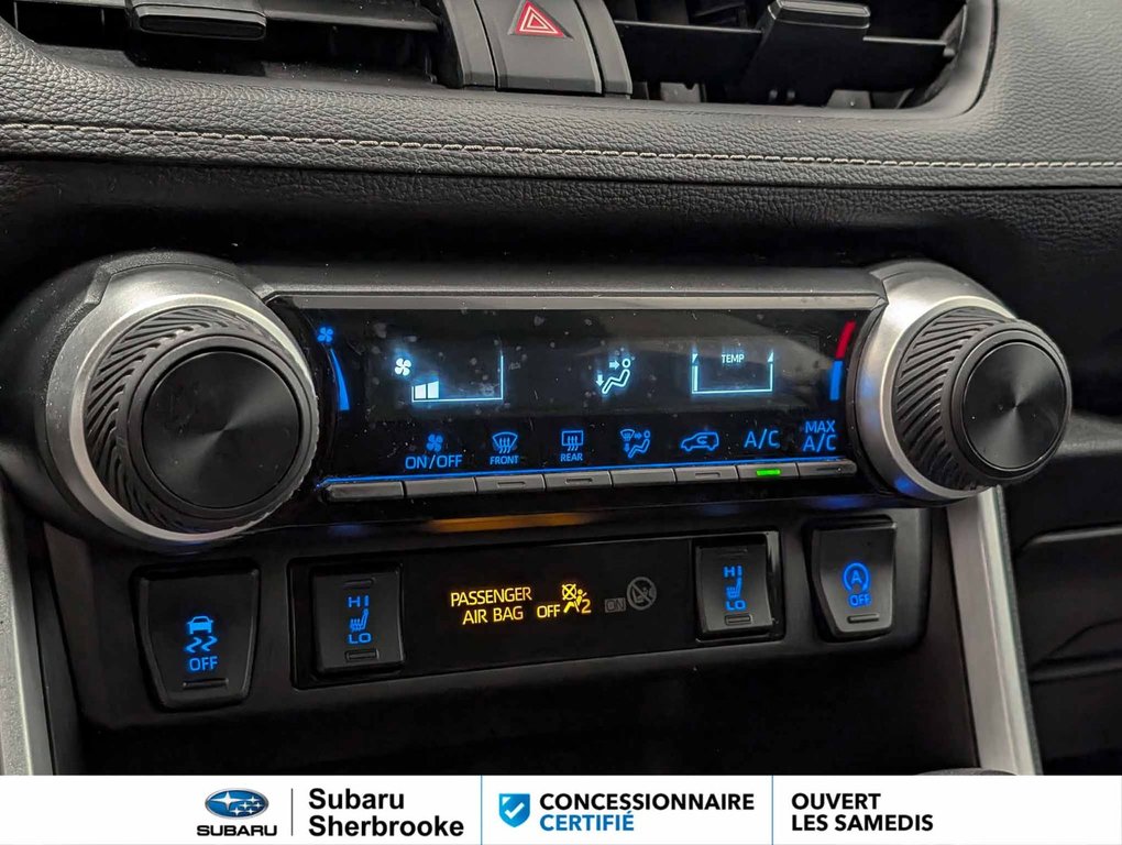 2022 Toyota RAV4 LE in Sherbrooke, Quebec - 12 - w1024h768px