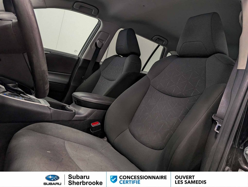 2022 Toyota RAV4 LE in Sherbrooke, Quebec - 10 - w1024h768px