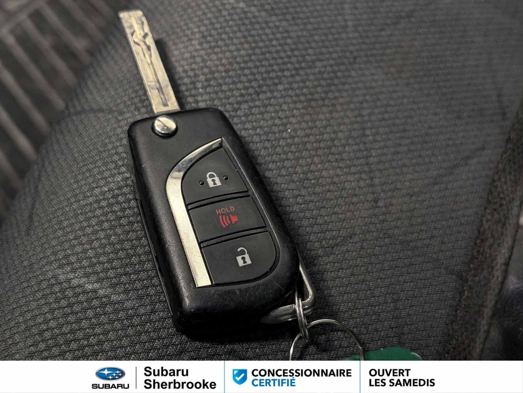2022 Toyota RAV4 LE in Sherbrooke, Quebec - 19 - w1024h768px
