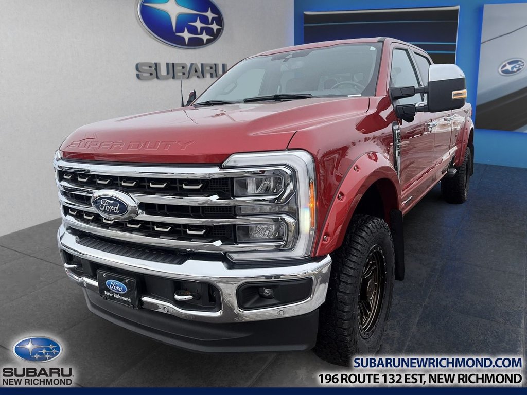 Ford Super Duty F-350 SRW King Ranch cabine 6 places 4RM caisse de 6,75 pi 2023 à New Richmond, Québec - 1 - w1024h768px
