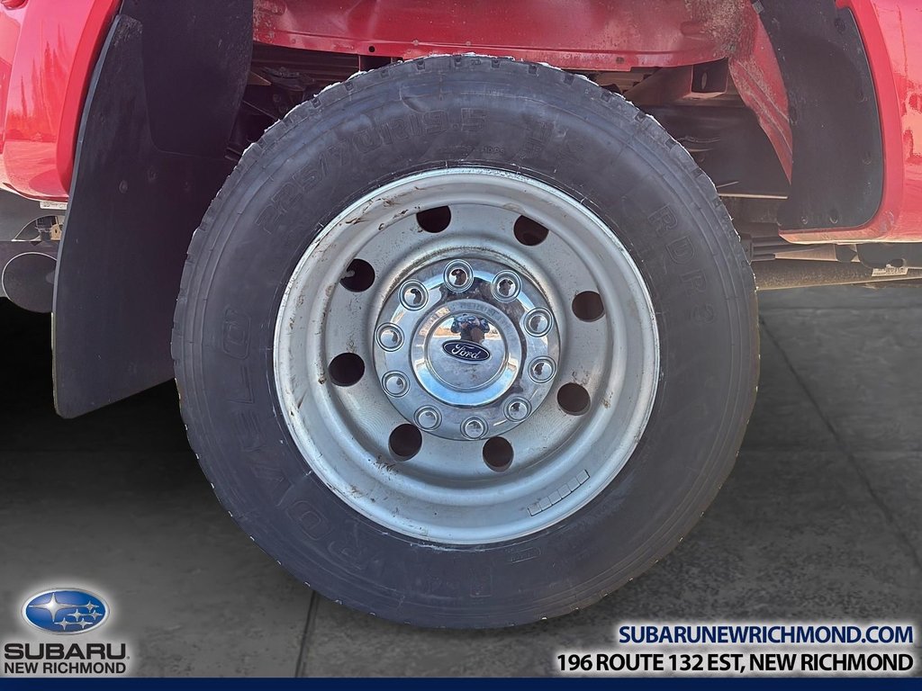 Ford Super Duty F-450 DRW XLT cabine 6 places 4RM caisse de 8 pi 2023 à New Richmond, Québec - 13 - w1024h768px