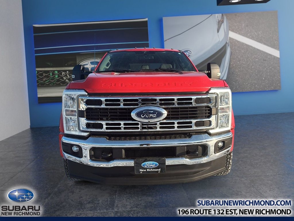 Ford Super Duty F-450 DRW XLT cabine 6 places 4RM caisse de 8 pi 2023 à New Richmond, Québec - 3 - w1024h768px