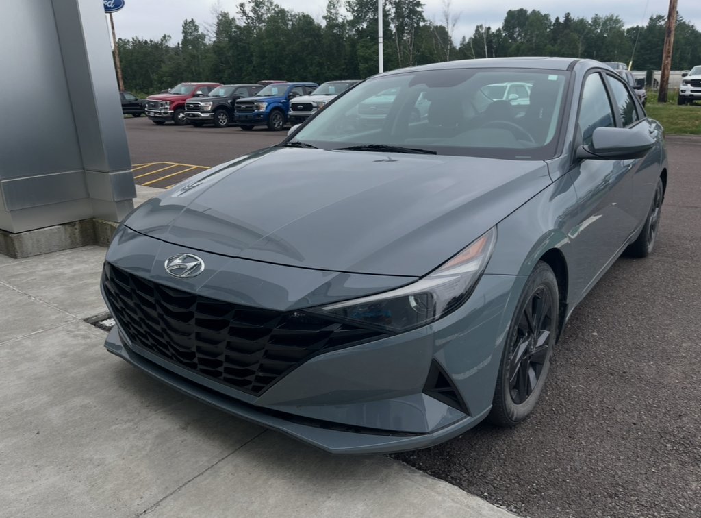 Hyundai Elantra Preferred 2021 à New Richmond, Québec - 1 - w1024h768px