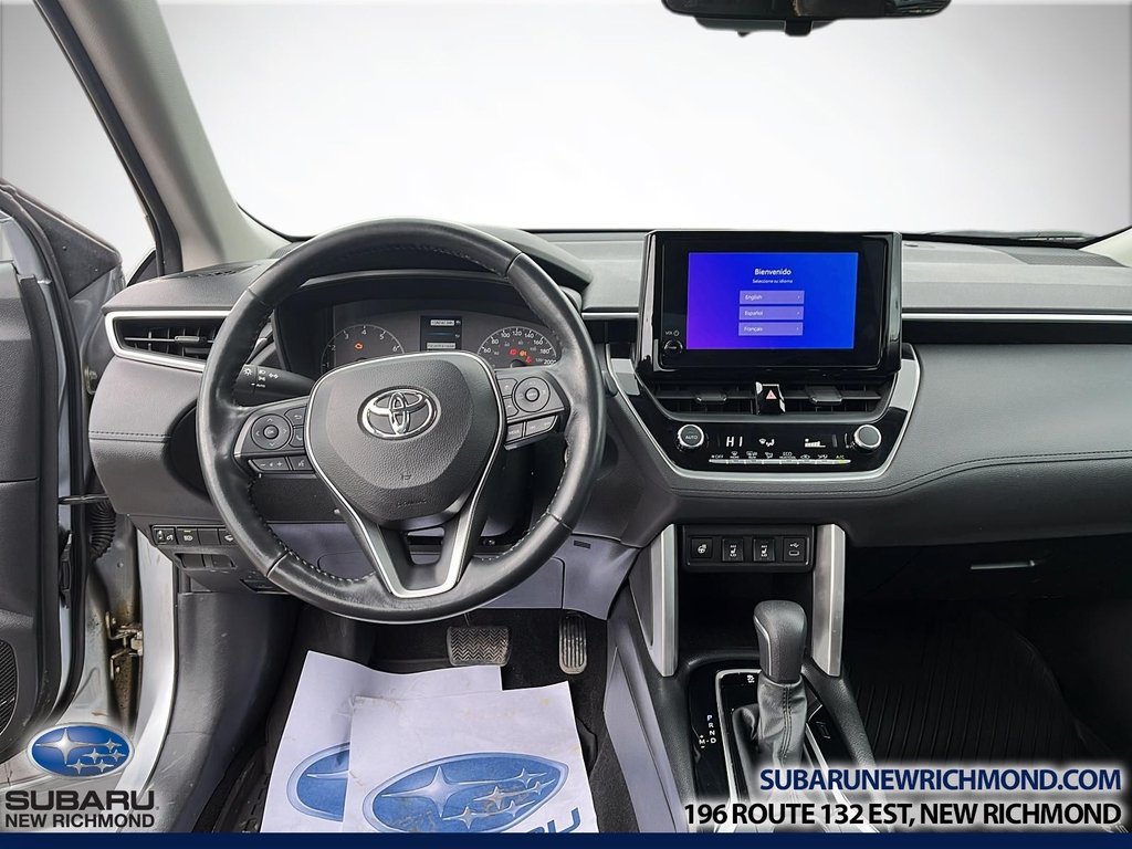 2023 Toyota Corolla Cross LE in New Richmond, Quebec - 17 - w1024h768px