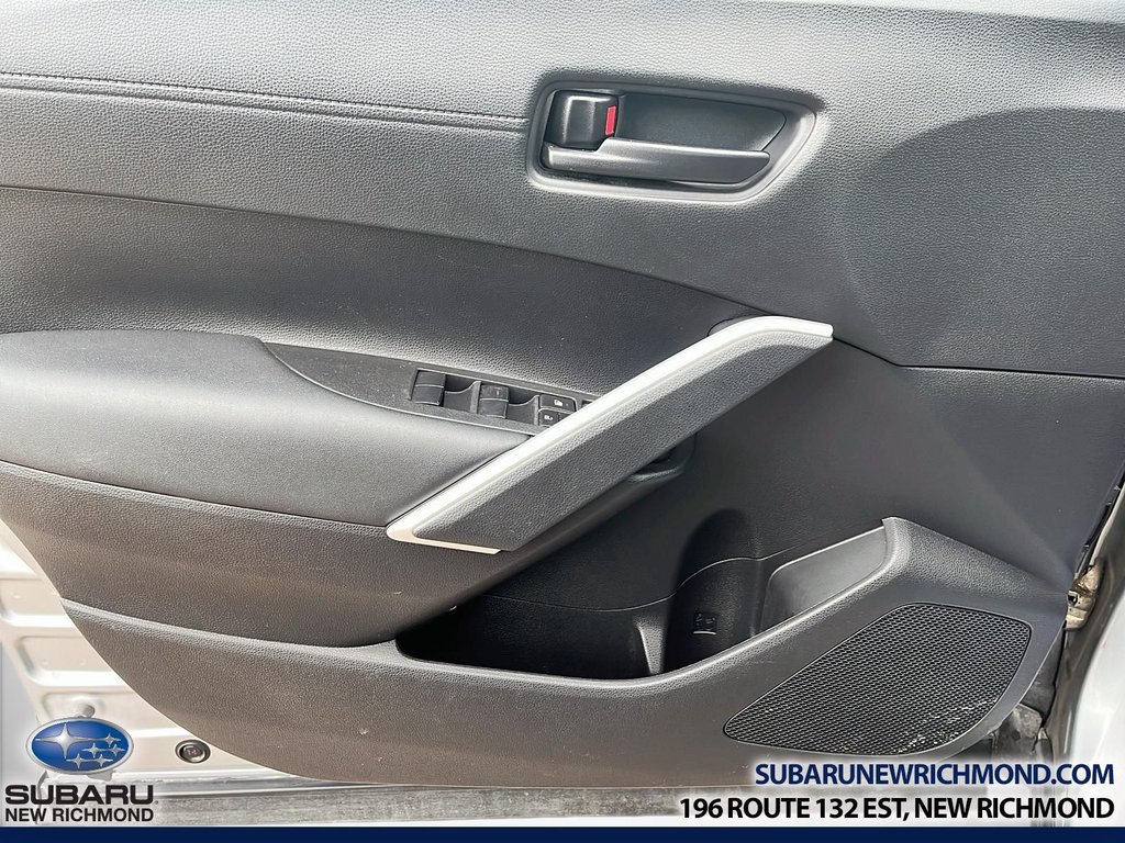 2023 Toyota Corolla Cross LE in New Richmond, Quebec - 14 - w1024h768px