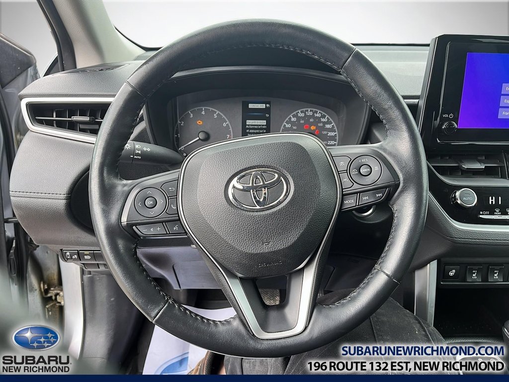 2023 Toyota Corolla Cross LE in New Richmond, Quebec - 15 - w1024h768px