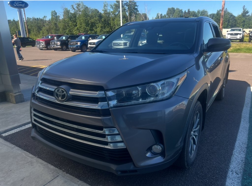 2019 Toyota Highlander XLE in New Richmond, Quebec - 1 - w1024h768px