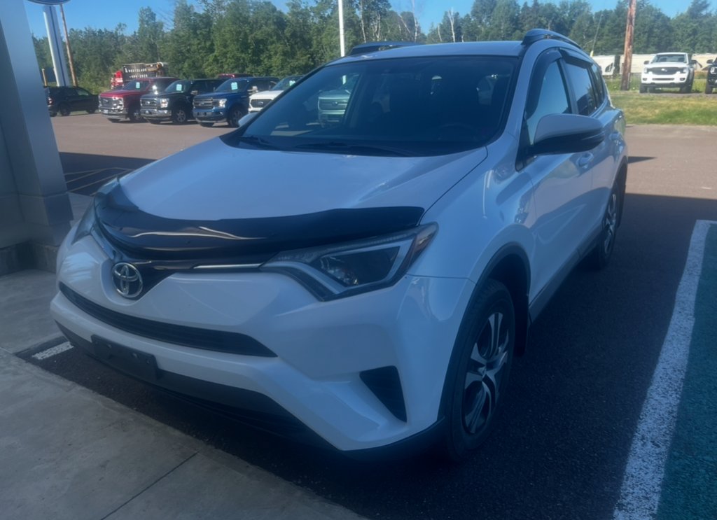 2016 Toyota RAV4 LE in New Richmond, Quebec - 1 - w1024h768px