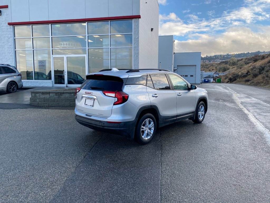 2022 GMC Terrain SLE in Kamloops, British Columbia - 2 - w1024h768px