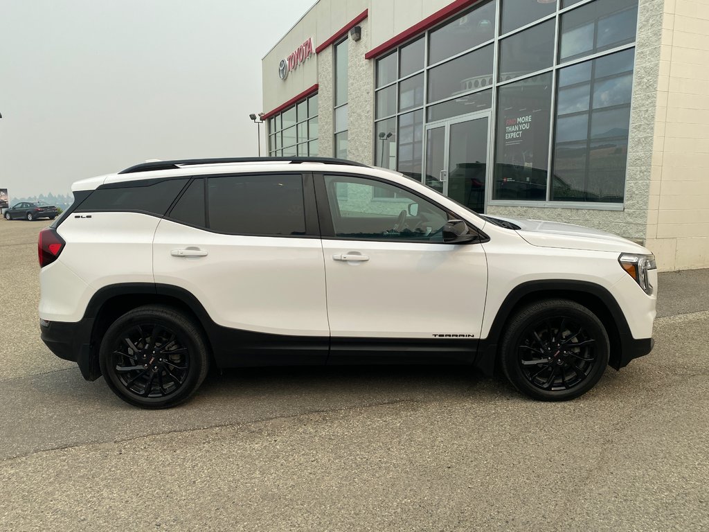 2024 GMC Terrain SLE in Kamloops, British Columbia - 2 - w1024h768px