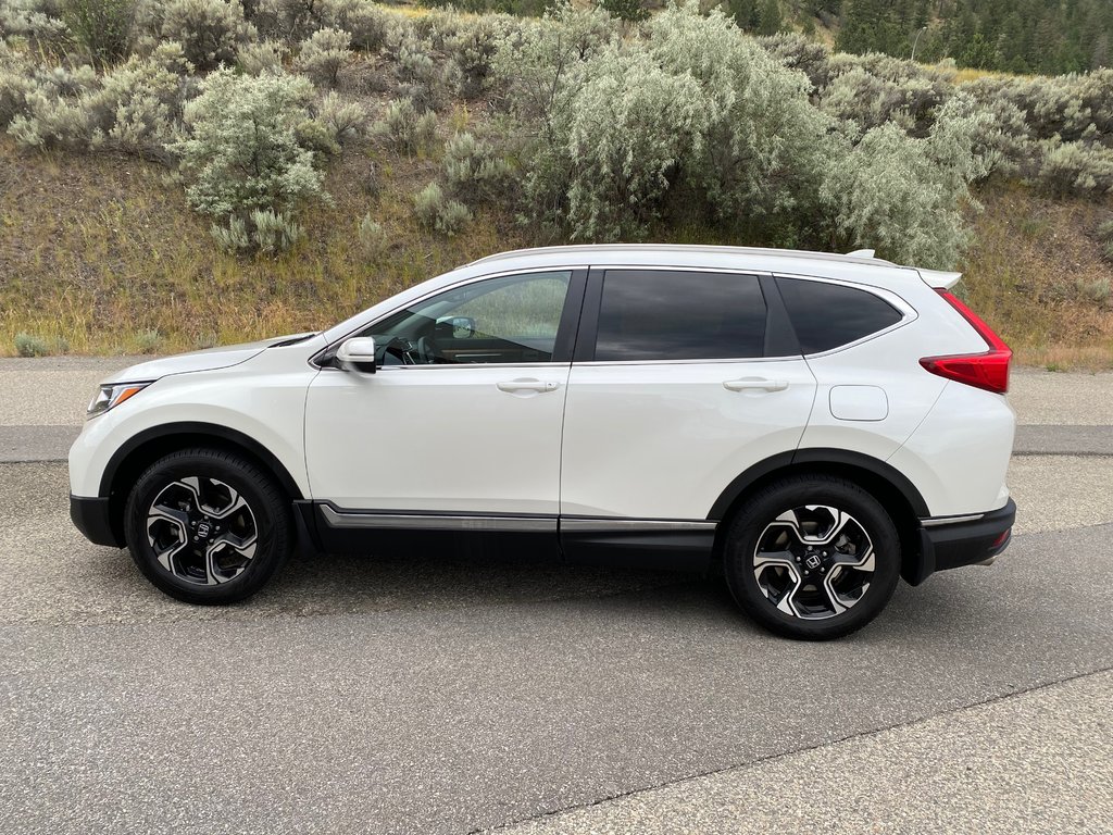 2017 Honda CR-V Touring in Kamloops, British Columbia - 6 - w1024h768px