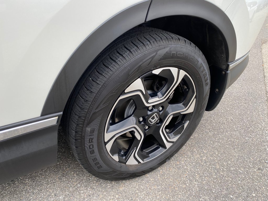 2017 Honda CR-V Touring in Kamloops, British Columbia - 9 - w1024h768px